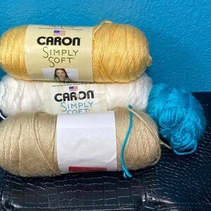 528g total. 4 Colors Caron Simply Soft Yarn Bundle